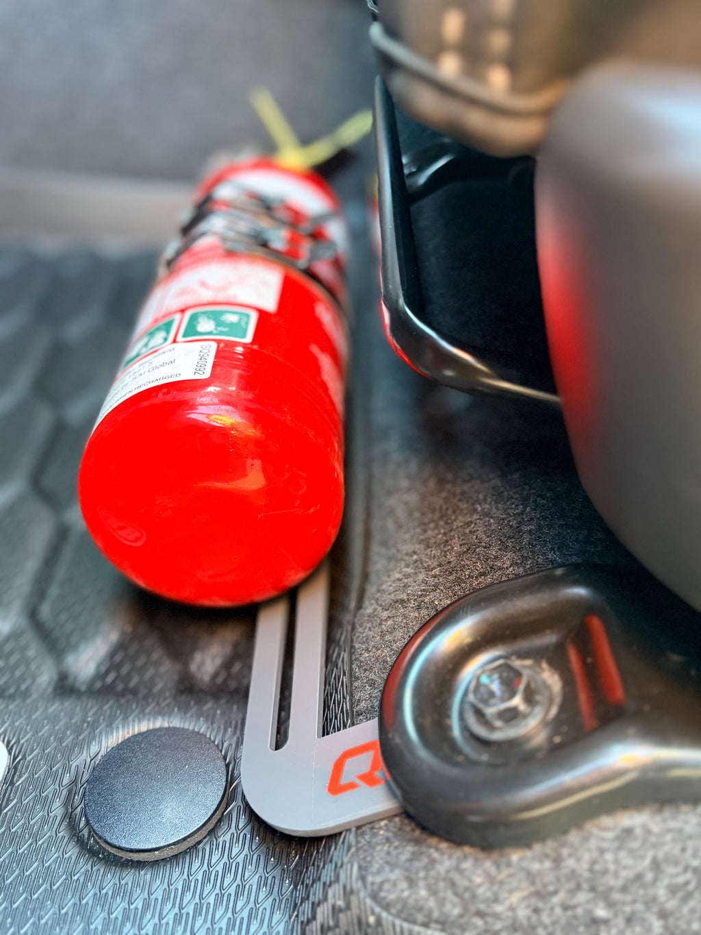 QFIRE Vehicle Fire Extinguisher Bracket - MY15+ Toyota Hilux